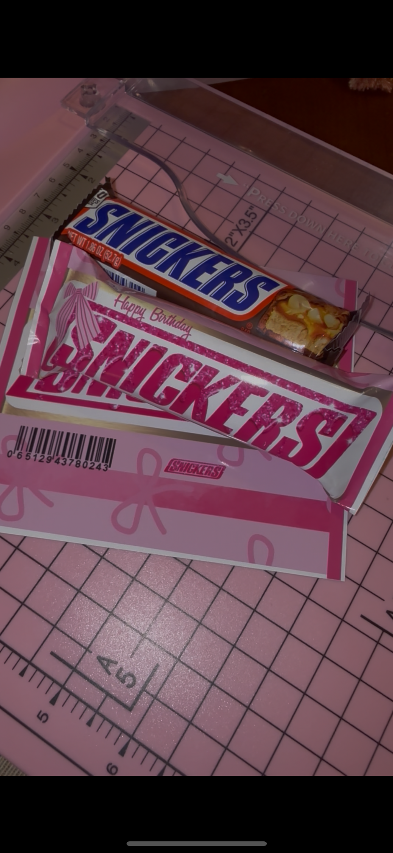 Bow Themed SNICKERS Wrapper.